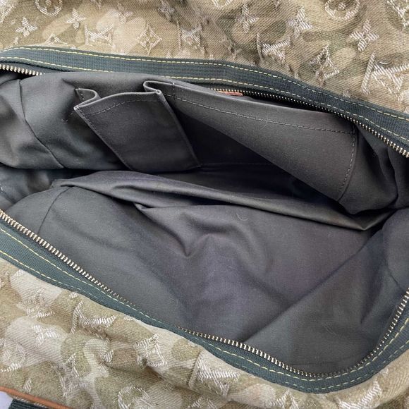 LOUIS VUITTON x Takashi Murakami Denim Monogram Jasmine Duffle LIMITED EDITION - Picture 8 of 12